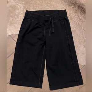 Lululemon wide leg cropped pants